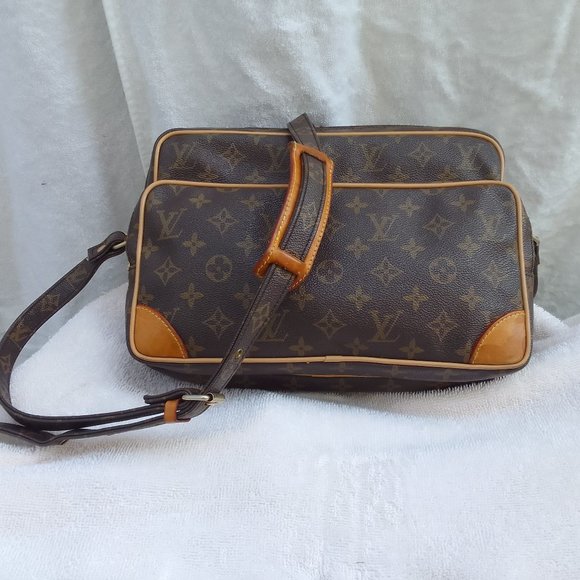 Louis Vinton classic large crossbody bag - your bid/offer? - Picture 1 of 5